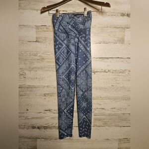 American Eagle The Lightweight Everything Legging Womens XS Blue Paisley